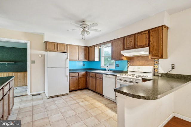 6621 Schoolhouse Rd, Bealeton, VA 22712 - kitchen featuring white appliances, under cabinet range hood, a ceiling fan, a peninsula, and a sink