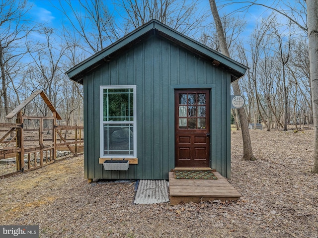 view of outdoor structure with an outdoor structure