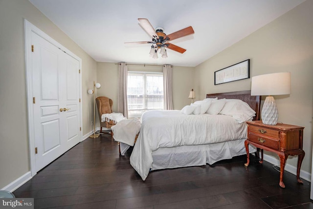 bedroom with dark wood-style floors, ceiling fan, and baseboards