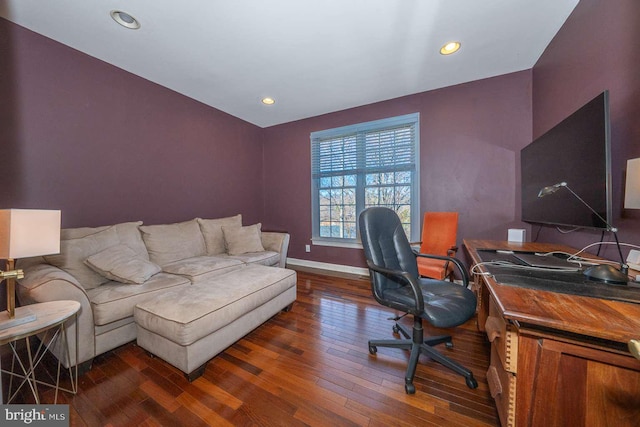 office area featuring dark wood-type flooring, recessed lighting, and baseboards