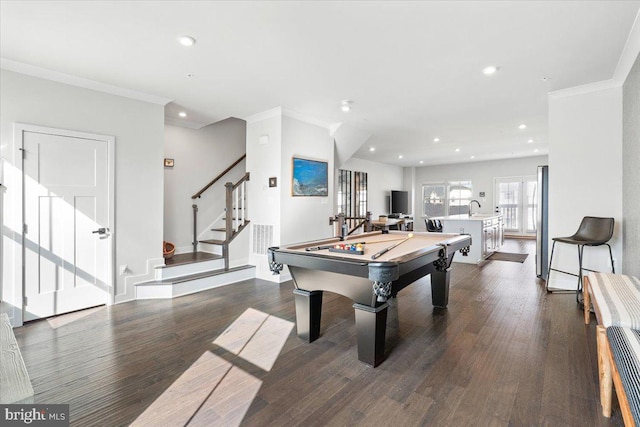 rec room featuring billiards, dark wood-style floors, baseboards, recessed lighting, and a sink