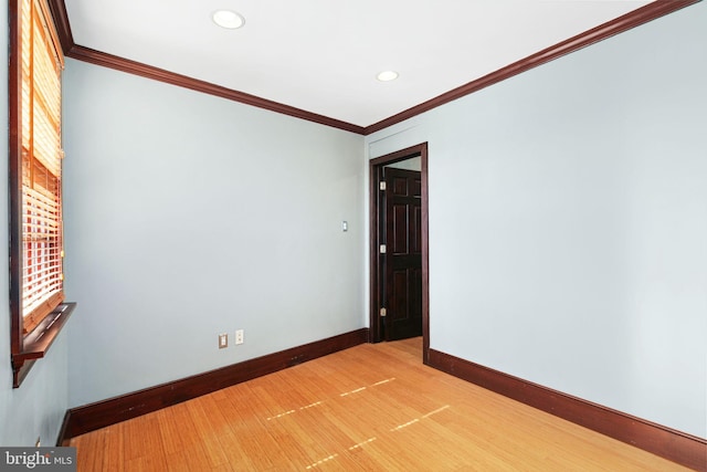 empty room with light wood finished floors, recessed lighting, baseboards, and ornamental molding