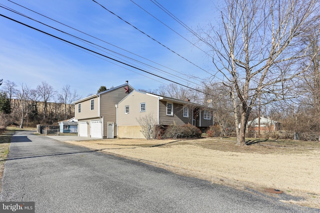 view of front of house with driveway and an attached garage