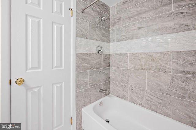 full bath with bathtub / shower combination