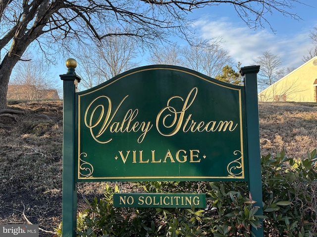 view of community / neighborhood sign