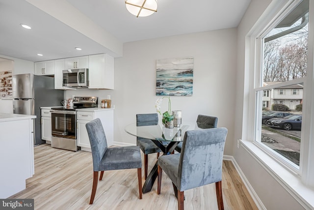 dining area featuring light wood-style flooring, recessed lighting, and baseboards