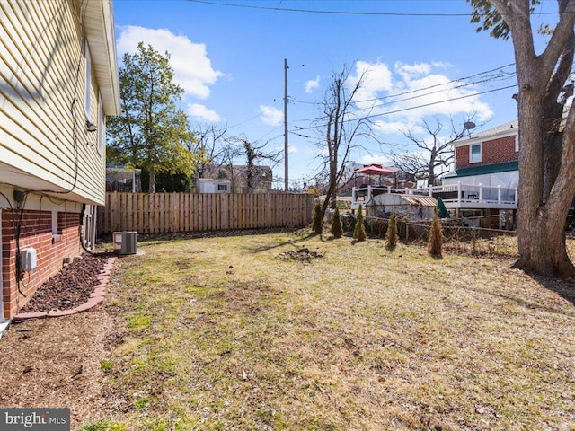 view of yard featuring fence