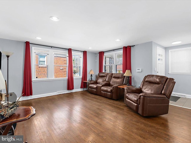 living area featuring visible vents, baseboards, wood finished floors, and recessed lighting