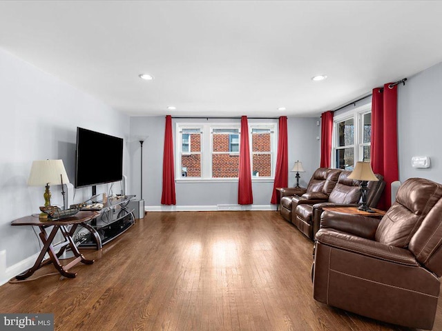 living area featuring recessed lighting, wood finished floors, and baseboards