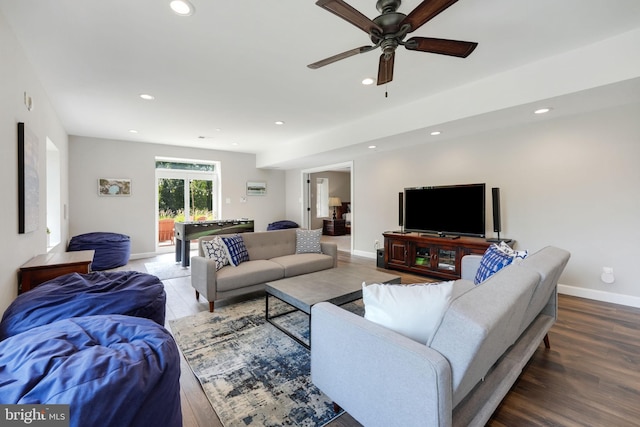 living area with baseboards, ceiling fan, wood finished floors, and recessed lighting