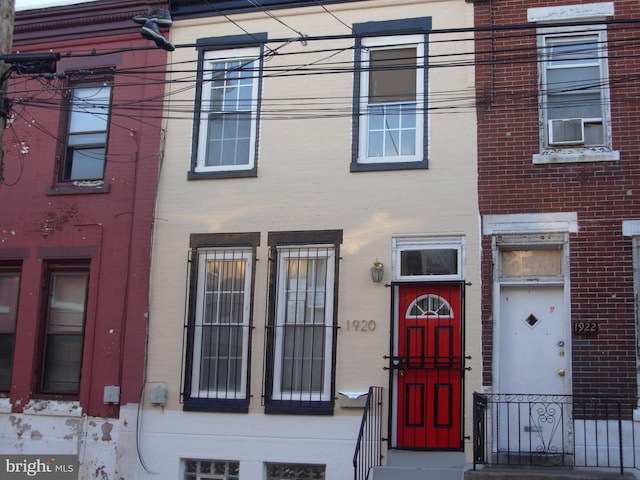 view of front facade with brick siding