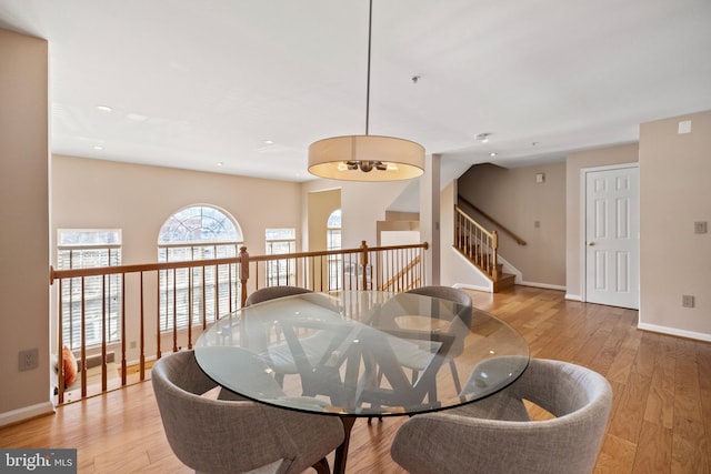 dining space featuring a notable chandelier, hardwood / wood-style floors, recessed lighting, and baseboards