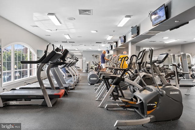 exercise room featuring visible vents