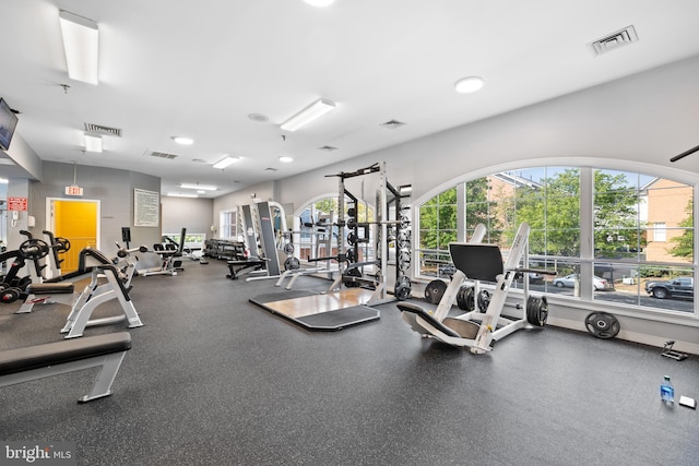 exercise room featuring visible vents