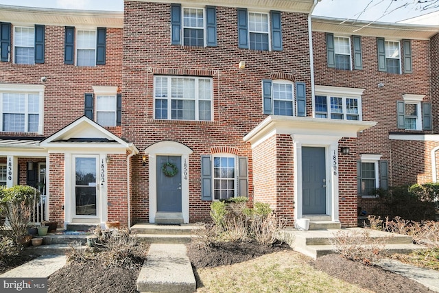 view of front facade featuring brick siding