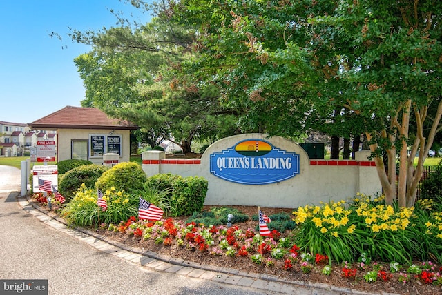 view of community / neighborhood sign