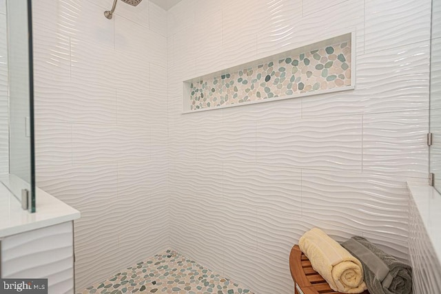 room details featuring tiled shower