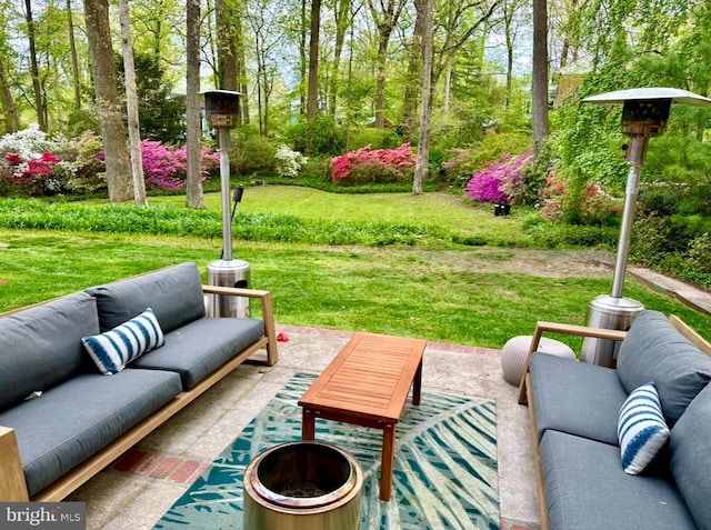 view of patio featuring an outdoor hangout area