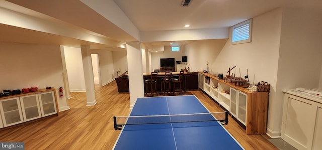 game room with recessed lighting, visible vents, light wood-style flooring, and baseboards