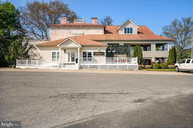 view of front facade with covered porch