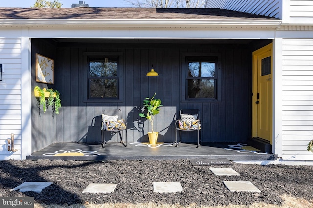 entrance to property with a shingled roof