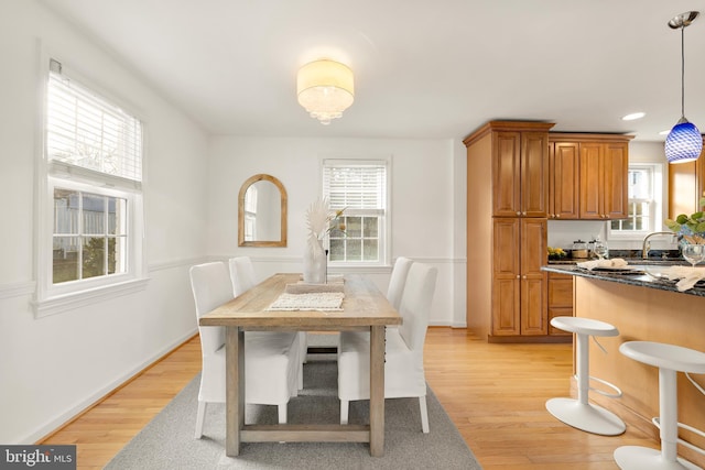 dining area with baseboards, recessed lighting, and light wood-style floors