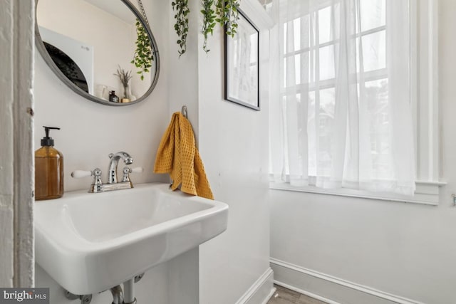 bathroom featuring a sink and baseboards