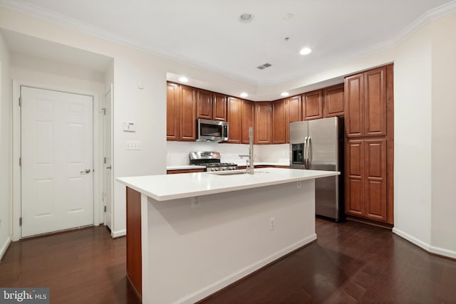 kitchen with baseboards, a center island with sink, light countertops, dark wood-style floors, and stainless steel appliances