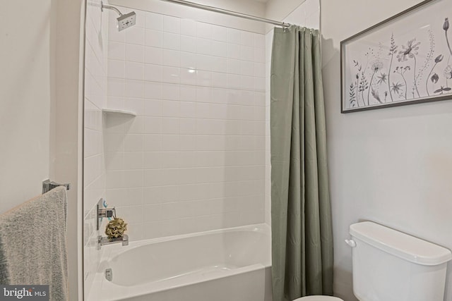 bathroom featuring toilet and shower / bath combo