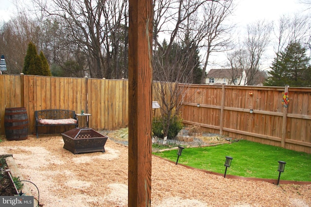 view of yard featuring a fire pit and a fenced backyard