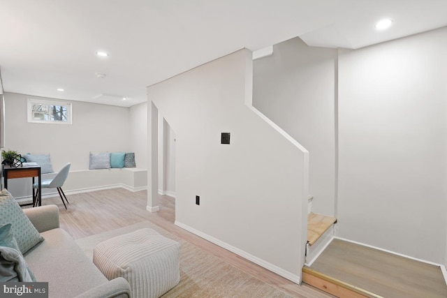 living area featuring recessed lighting, baseboards, and wood finished floors