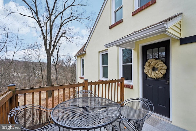 deck featuring outdoor dining space