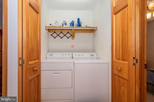 laundry area featuring laundry area, independent washer and dryer, and a textured ceiling