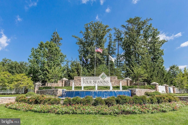 view of community / neighborhood sign