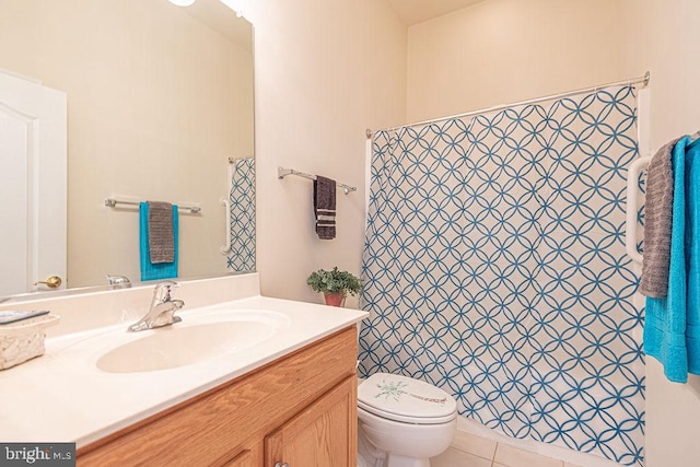 full bathroom with toilet, curtained shower, tile patterned floors, and vanity