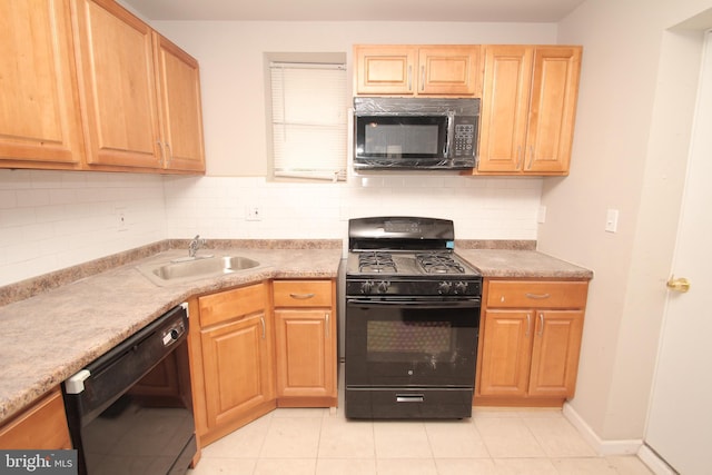 kitchen with black appliances, a sink, tasteful backsplash, light countertops, and baseboards