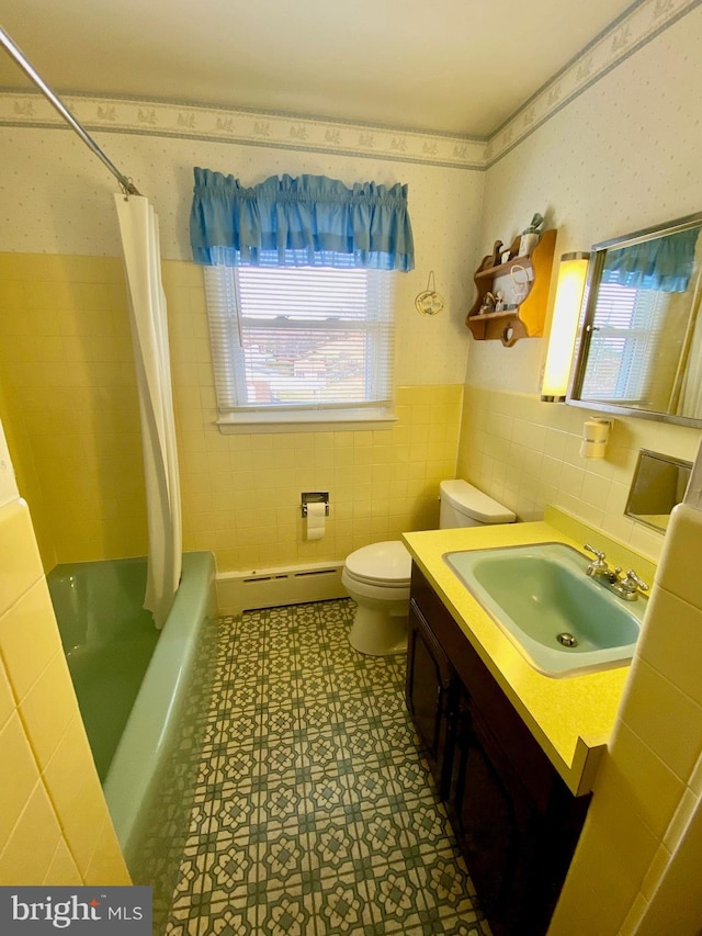 full bathroom featuring toilet, wallpapered walls, baseboard heating, and tile walls