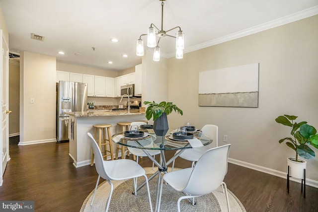 dining area featuring visible vents, baseboards, ornamental molding, recessed lighting, and dark wood-style floors