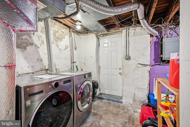 laundry room with laundry area and washing machine and clothes dryer