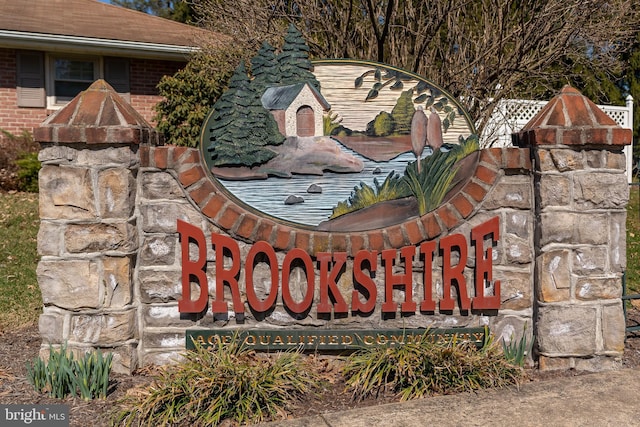 view of community / neighborhood sign