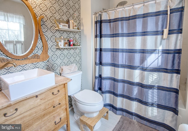 bathroom featuring a shower with curtain, vanity, toilet, and wallpapered walls