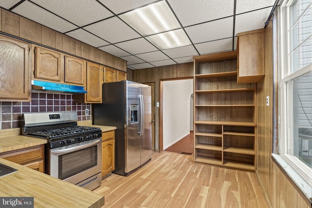 4513 E Stiles St, Philadelphia, PA 19124 - kitchen featuring under cabinet range hood, light wood-style flooring, stainless steel appliances, and light countertops