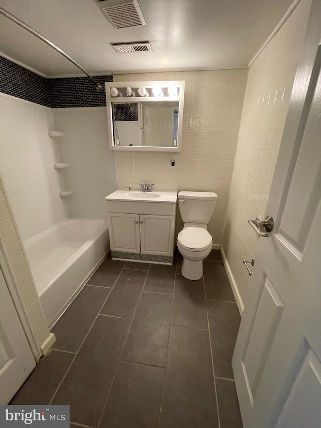 full bathroom featuring toilet, tile patterned flooring, vanity, and visible vents