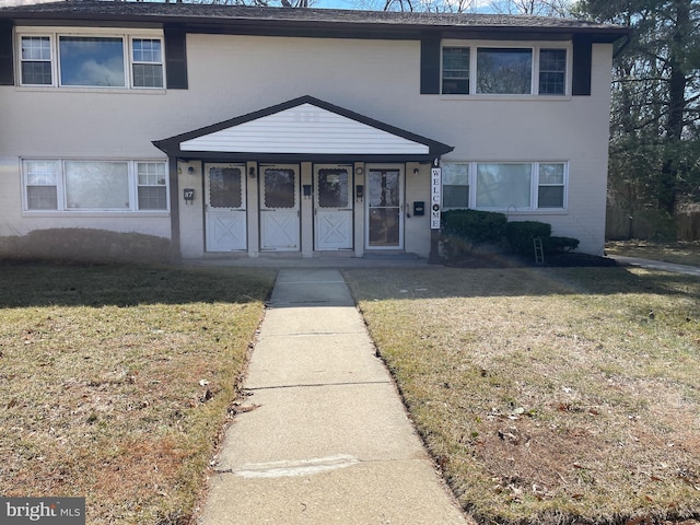 view of front of house with a front yard