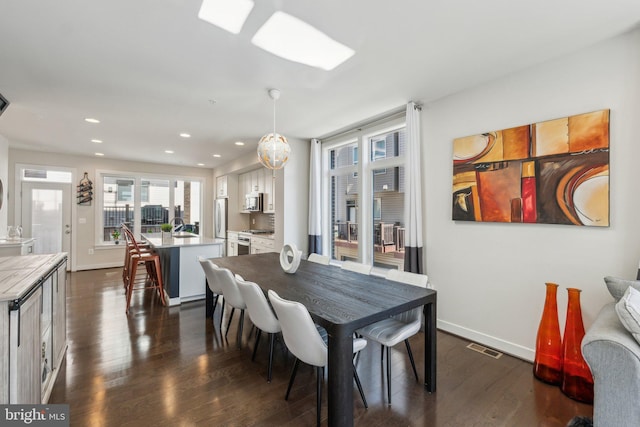 dining space featuring visible vents, recessed lighting, dark wood-style flooring, and baseboards