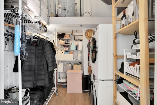 storage room with stacked washer and clothes dryer