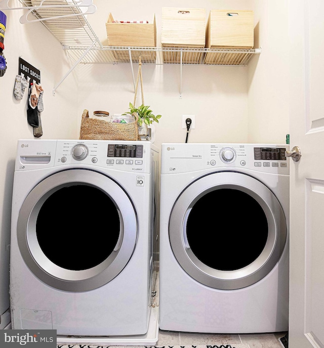 laundry room featuring laundry area and independent washer and dryer