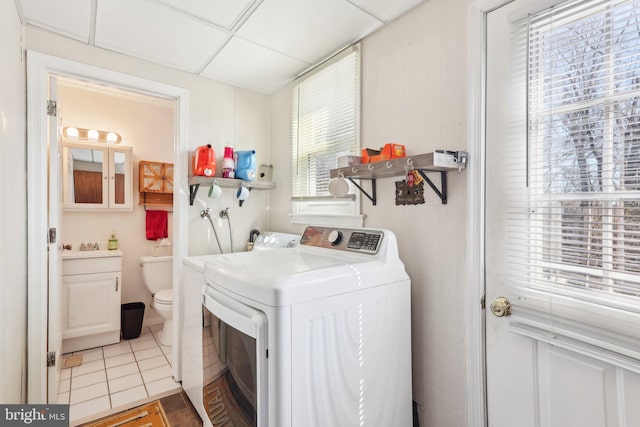 washroom with laundry area, independent washer and dryer, and tile patterned floors