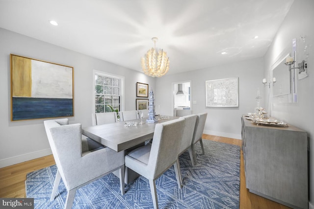 dining room with an inviting chandelier, recessed lighting, baseboards, and light wood-type flooring
