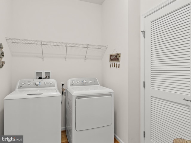 laundry room with laundry area and independent washer and dryer